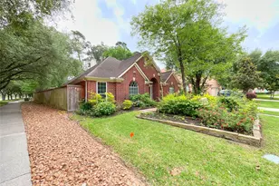 1914 Windy Park Dr, Houston, TX 77339 - Photo 3