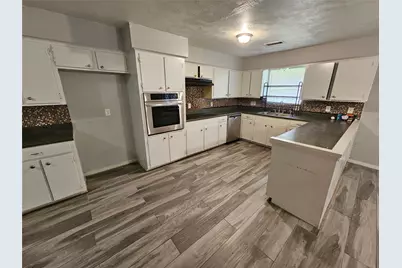 8322 Wynbrook Street, Houston, TX 77061 - Photo 9