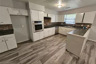 8322 Wynbrook St, Houston, TX 77061 - Photo 9