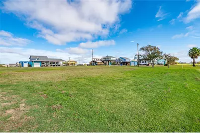 955 S Selwyn Road, Crystal Beach, TX 77650 - Photo 17