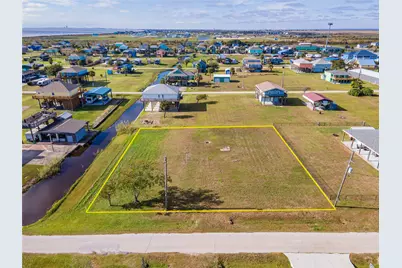 955 S Selwyn Road, Crystal Beach, TX 77650 - Photo 5
