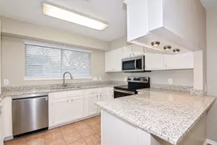 14203 Long River Ct, Sugar Land, TX 77498 - Photo 5