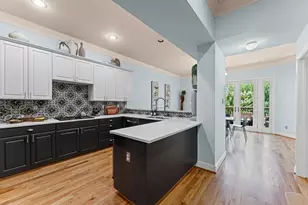 2201 Crocker St, Houston, TX 77006 - Photo 9