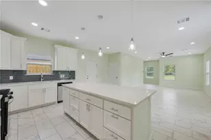 1400 W 18th St, Bryan, TX 77803 - Photo 9
