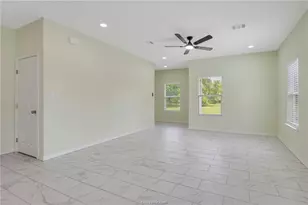 1400 W 18th St, Bryan, TX 77803 - Photo 5