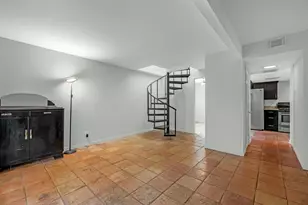 2415 Columbia St, Houston, TX 77008 - Photo 3