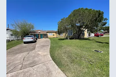 302 N Avenue B, Freeport, TX 77541 - Photo 3
