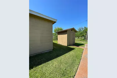 302 N Avenue B, Freeport, TX 77541 - Photo 13