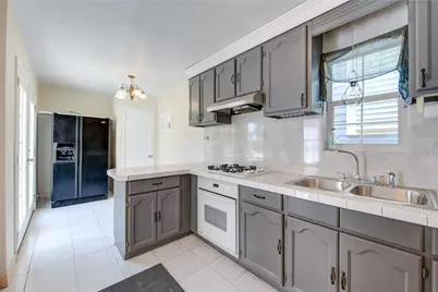 1619 Avenue N, Galveston, TX 77550 - Photo 17