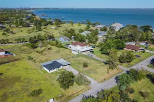 306 Oakhurst St, La Porte, TX 77571 - Photo 1