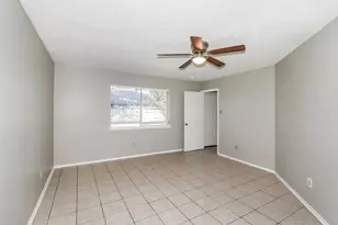 10111 King Ranch Ln, Sugar Land, TX 77498 - Photo 9