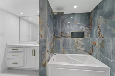 5001 Woodway Drive #1305, Houston, TX 77056 - Photo 19