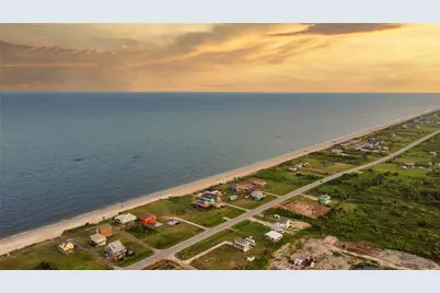 1036 Sunset Circle W, Crystal Beach, TX 77650 - Photo 9