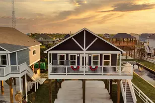 1036 Sunset Circle W, Crystal Beach, TX 77650 - Photo 11