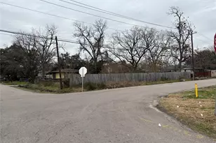 4028 Cornell St, Houston, TX 77022 - Photo 3