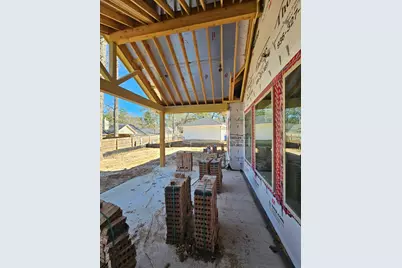 2112 Greentree Drive, Huntsville, TX 77340 - Photo 11