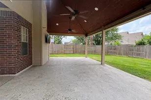 1811 Emerald Lake Ct, Houston, TX 77062 - Photo 3