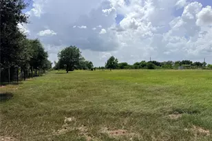2083 Lauren Ln, Sealy, TX 77474 - Photo 5
