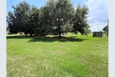 2083 Lauren Ln, Sealy, TX 77474 - Photo 1