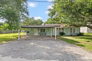 506 Pear St, Edna, TX 77957 - Photo 1