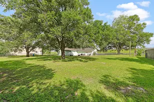 506 Pear St, Edna, TX 77957 - Photo 7