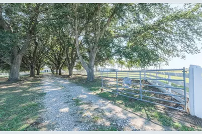 2368 Old Columbus Road N, Sealy, TX 77474 - Photo 5
