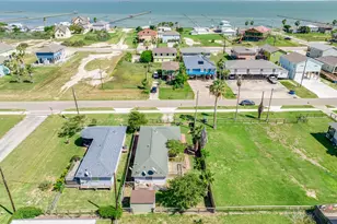 1307 S Live Oak St, Rockport, TX 78382 - Photo 3