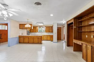 215 Lakeview Ln, El Campo, TX 77437 - Photo 15