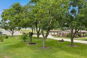 215 Lakeview Ln, El Campo, TX 77437 - Photo 5