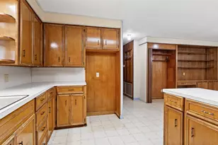 215 Lakeview Ln, El Campo, TX 77437 - Photo 17