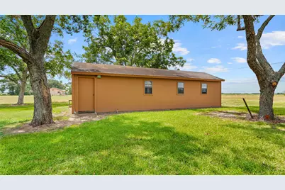 215 Lakeview Lane, El Campo, TX 77437 - Photo 37