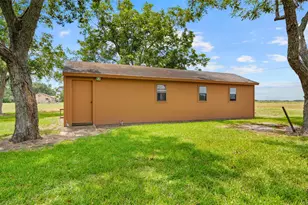 215 Lakeview Ln, El Campo, TX 77437 - Photo 37