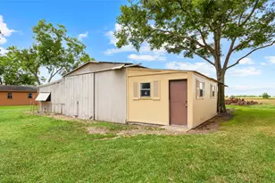 215 Lakeview Ln, El Campo, TX 77437 - Photo 33