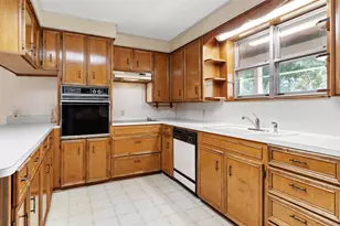 215 Lakeview Ln, El Campo, TX 77437 - Photo 15