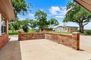 215 Lakeview Ln, El Campo, TX 77437 - Photo 31
