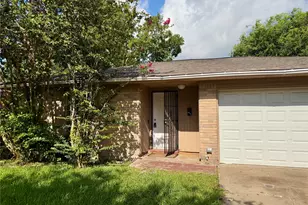12818 Segrest Dr, Houston, TX 77047 - Photo 19