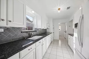 10614 Longmont Dr, Houston, TX 77042 - Photo 17
