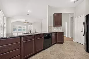2703 Fawn Mountain Dr, Fresno, TX 77545 - Photo 3