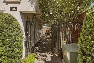 1902 Greenwich Pl Dr, Houston, TX 77019 - Photo 3