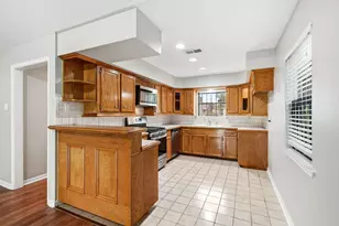 12903 Claygate Dr, Houston, TX 77047 - Photo 7