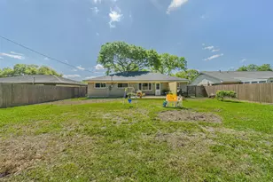 323 Coventry Ln, Alvin, TX 77511 - Photo 35