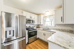 323 Coventry Ln, Alvin, TX 77511 - Photo 11