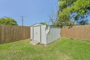 323 Coventry Ln, Alvin, TX 77511 - Photo 37