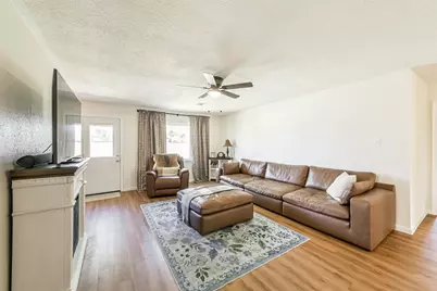 323 Coventry Lane, Alvin, TX 77511 - Photo 7