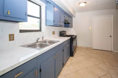 10902 Mosscrest Drive, Houston, TX 77048 - Photo 7