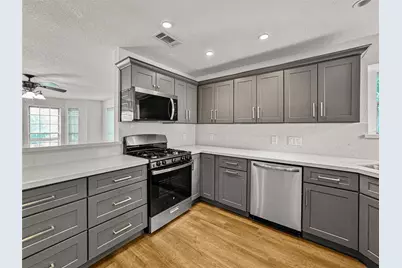 220 Almond Drive, Lake Jackson, TX 77566 - Photo 5