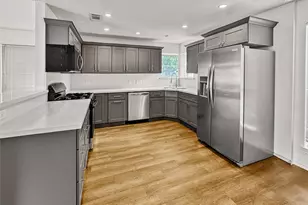 220 Almond Dr, Lake Jackson, TX 77566 - Photo 3