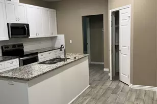 310 W Watson St, Willis, TX 77378 - Photo 7
