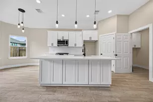 11405 Natalia Ln, Willis, TX 77318 - Photo 5