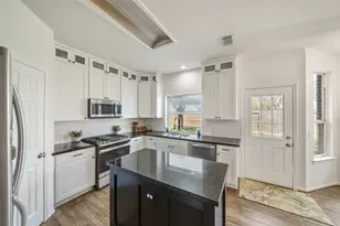 9001 Sundown Dr, Pearland, TX 77584 - Photo 13